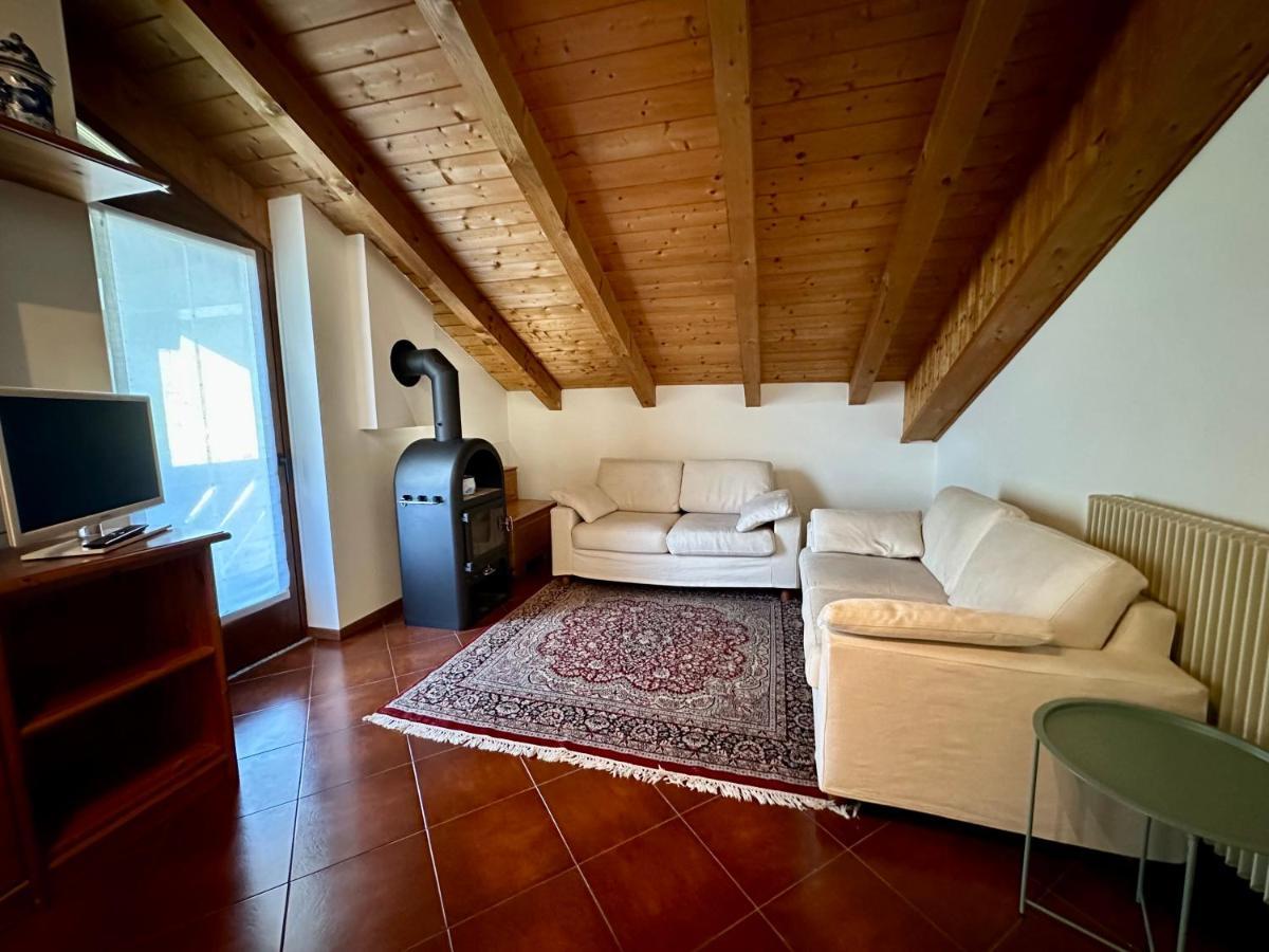 Apartamento Mansarda Con Vista Giustino Exterior foto