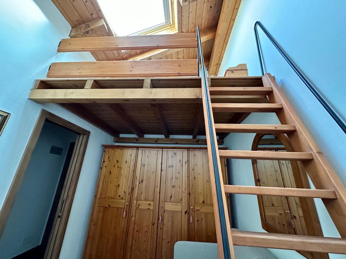 Apartamento Mansarda Con Vista Giustino Exterior foto